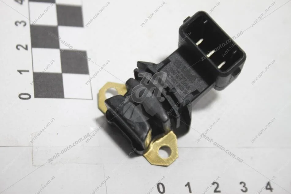 Датчик импульсов распределителя зажигания Skoda Octavia (97-11)/VW Passat (94-00), T4/Audi A4 (95-97) VIKA Vika 99050068301 (фото 1)