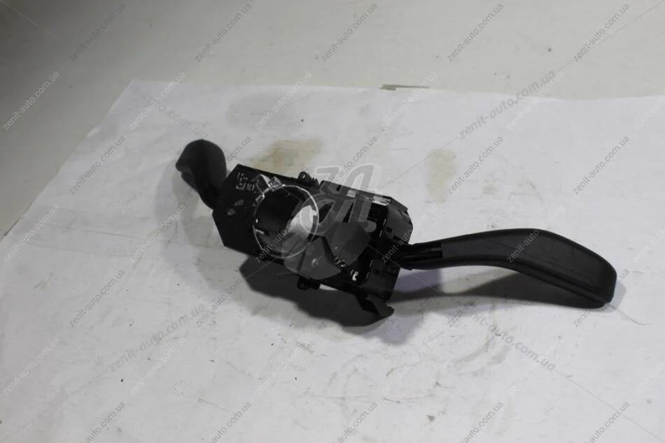 Переключатель подрулевой VW T5 (03-10)/Skoda Fabia (07-10),Roomster (06-10) vika Vika 99531787401 (фото 1)
