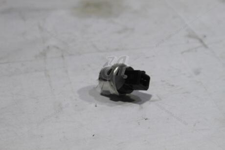 Термовыключатель VW Golf (95-06),Passat (97-05)/Skoda Octavia (97-00) (внутри) Vika 99590082305